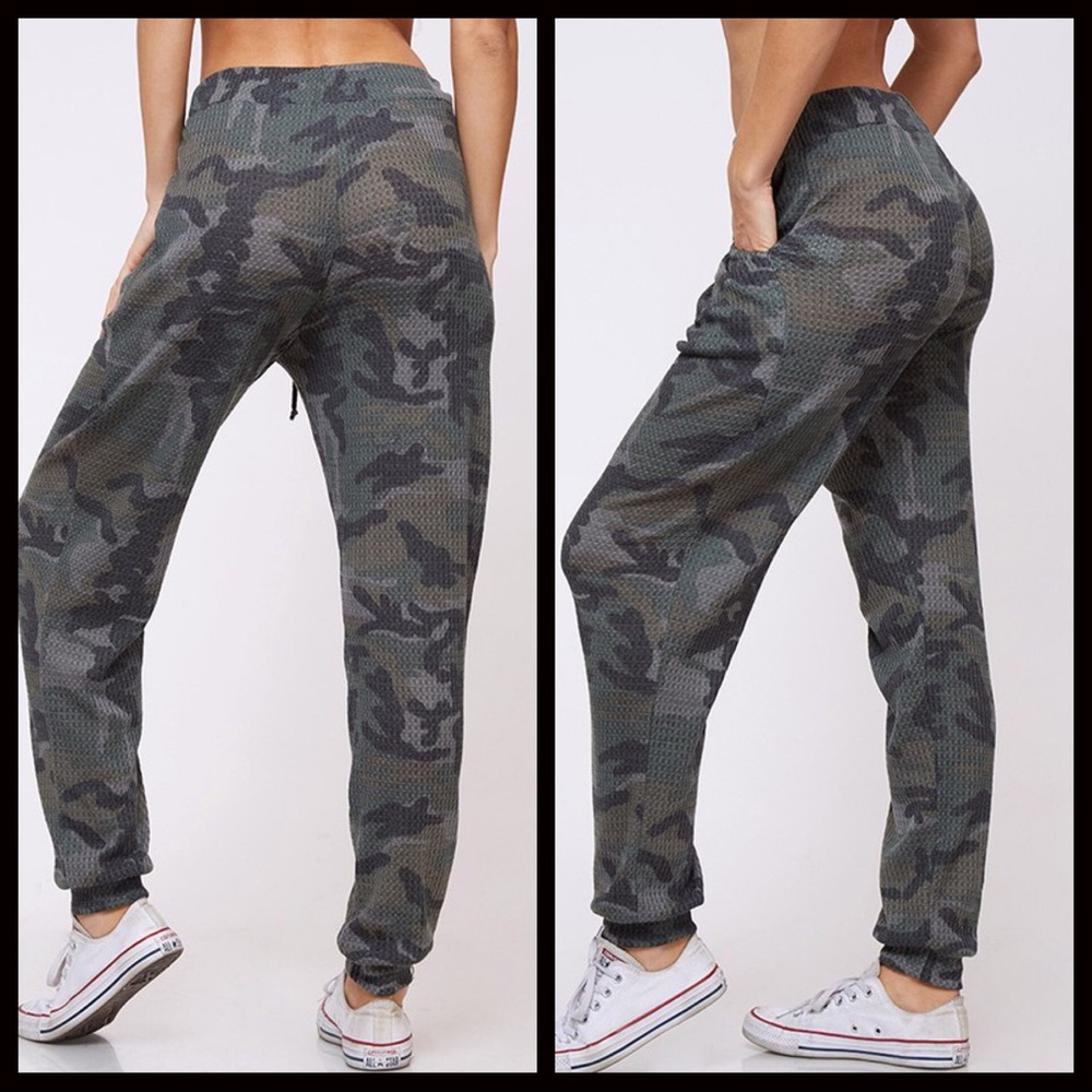 1 LEFT‼️ Camo Print Thermal Joggers - Picture 6 of 7